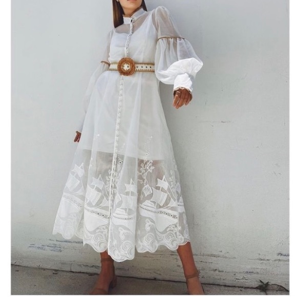 Dresses & Skirts - NWT Beautiful white Dress